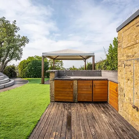 Nicola's Penthouse דירה *